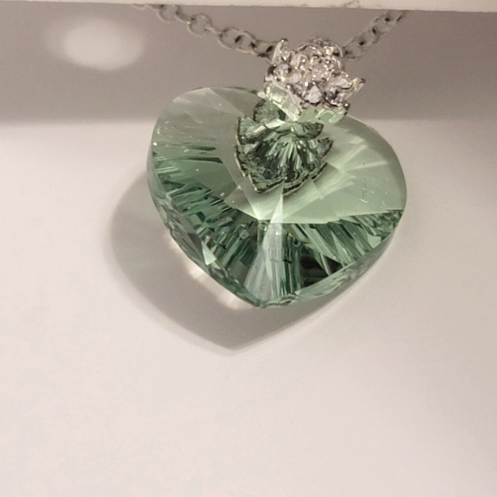 Brilliance Fine Silver Plated Jewelry Small Green Swarovski Crystal Heart Charm - Picture 7 of 9